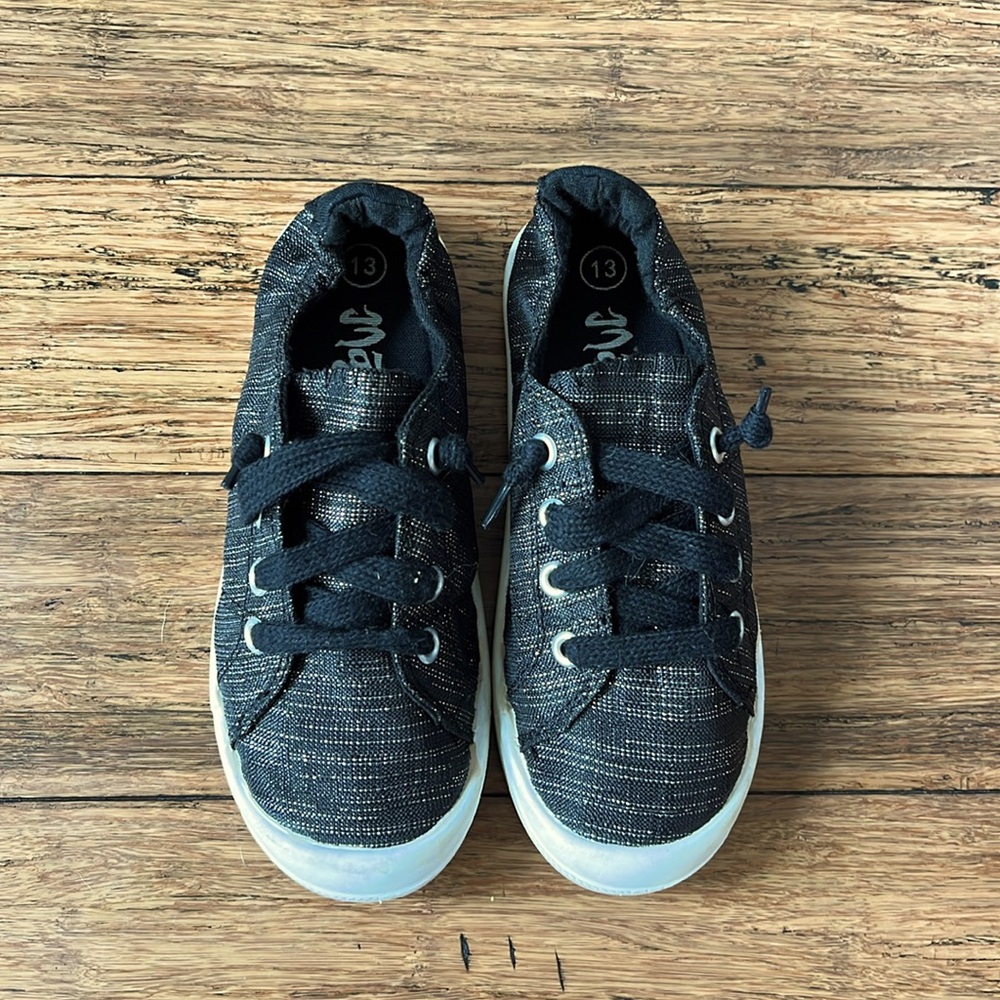 Toddler slip on shoes / sneakers